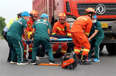 南丹沛县道路救援