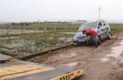 南丹抚顺道路救援